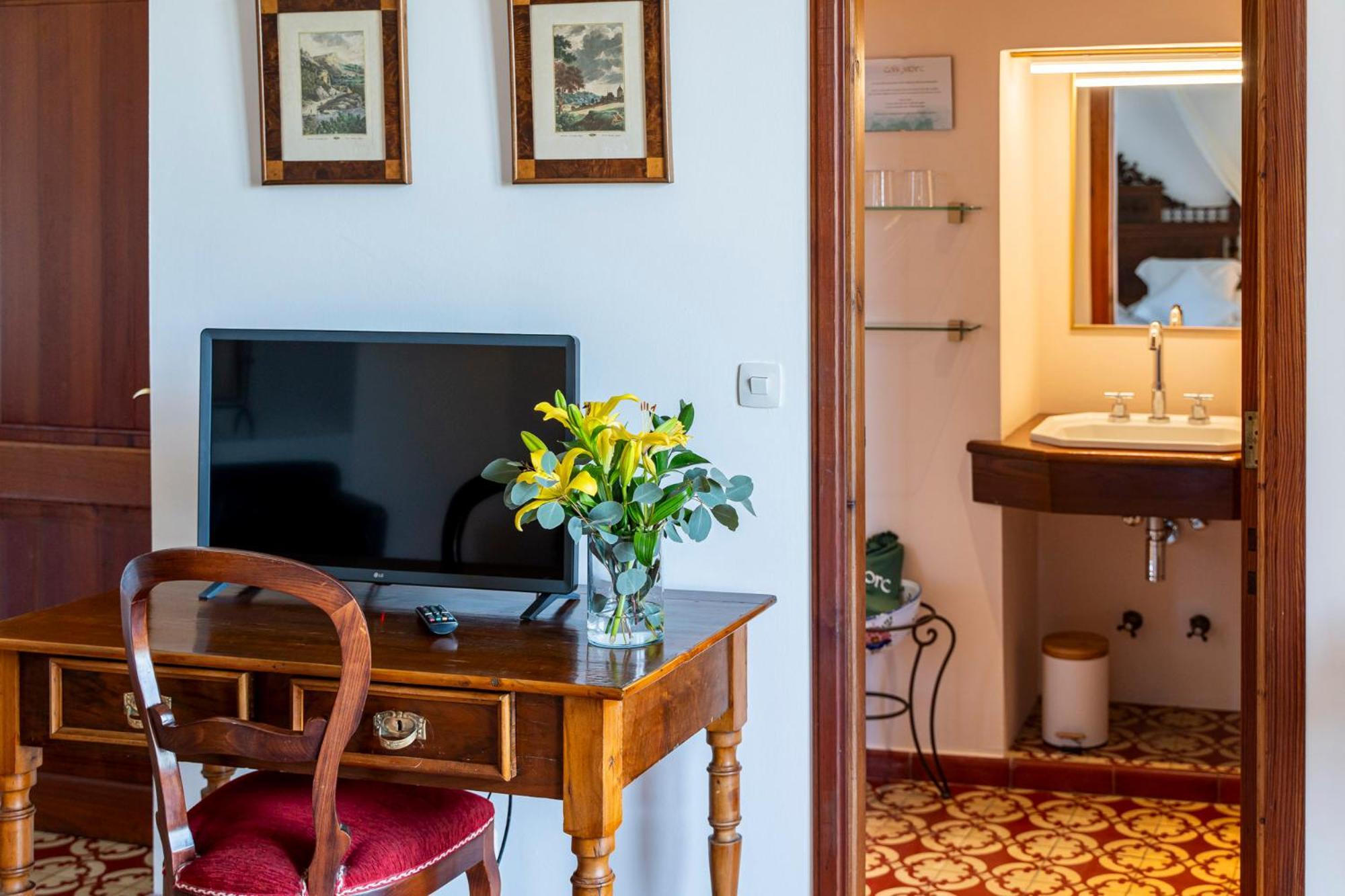 Ca's Xorc Luxury Retreat - Adults Only 4*